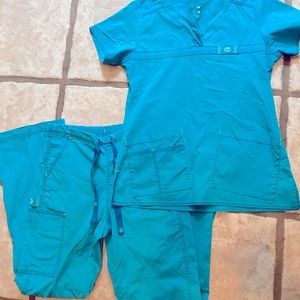 Wonderwink scrub set